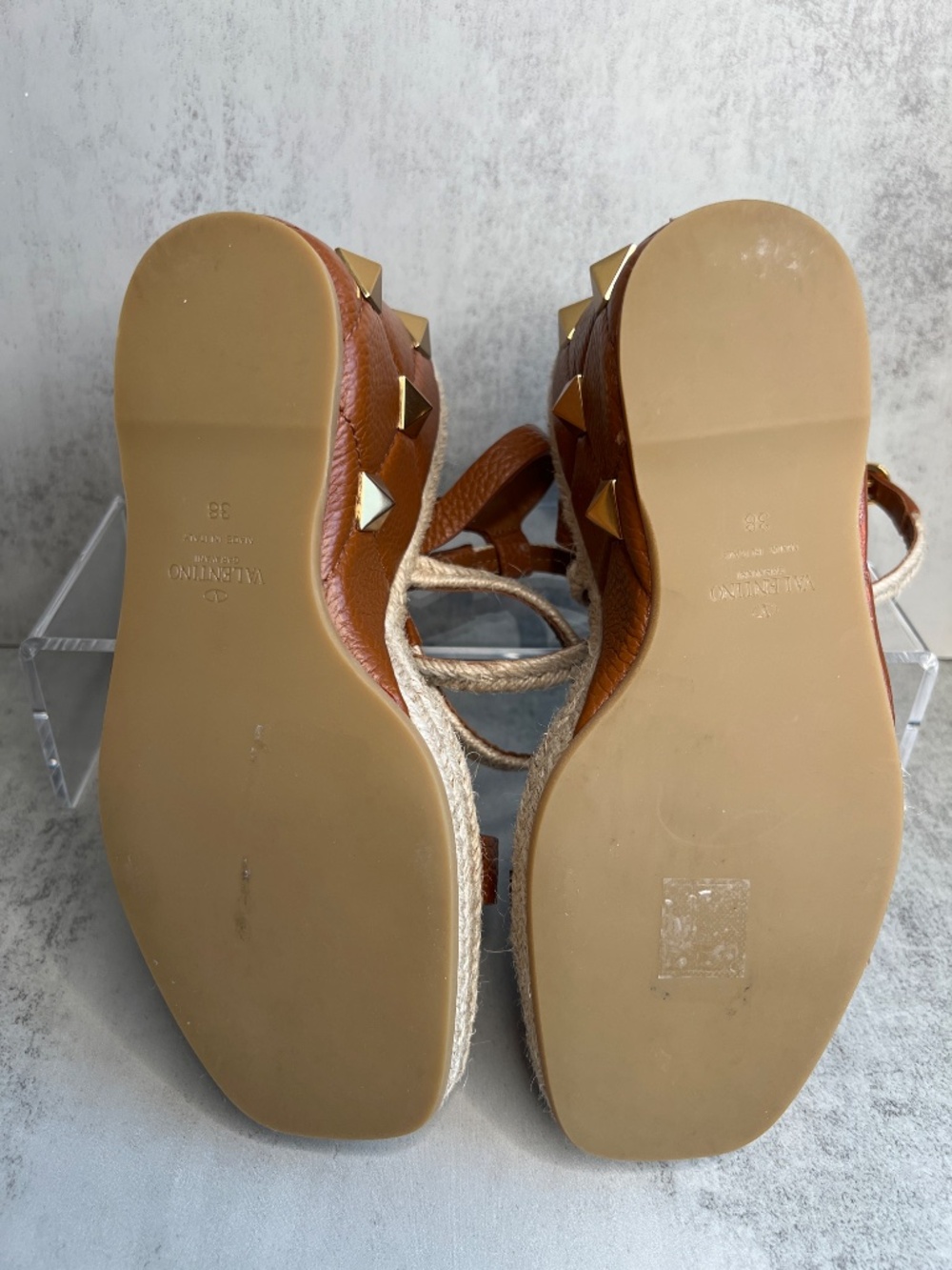 Valentino Garavani Roman Stud Espadrille Wedge Sandals in Size 38 - Picture 3 of 8